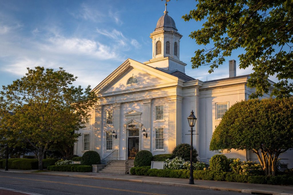 The Hamptons Guide